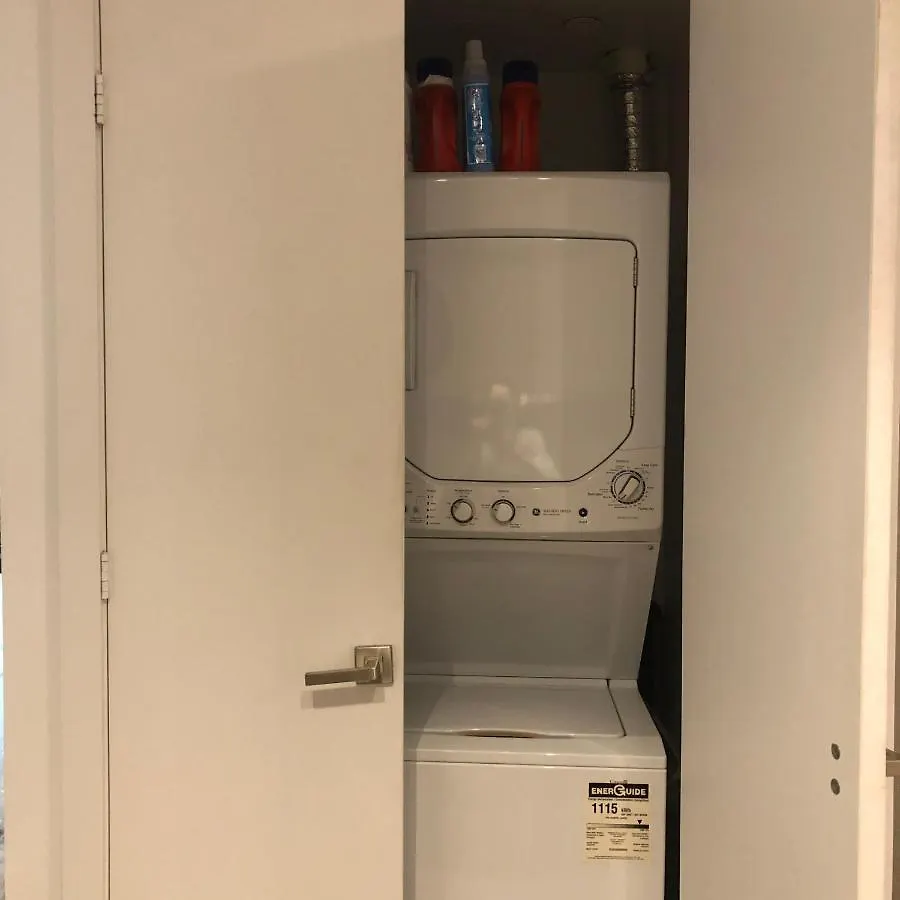 Sanctuary In Toronto'S Centre Apartment