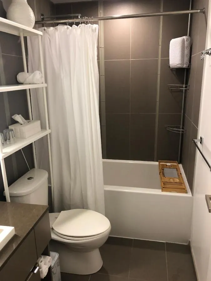 Sanctuary In Toronto'S Centre Apartment