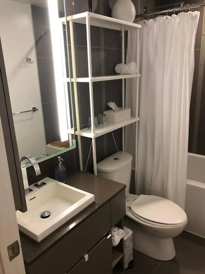 Sanctuary In Toronto'S Centre Apartment